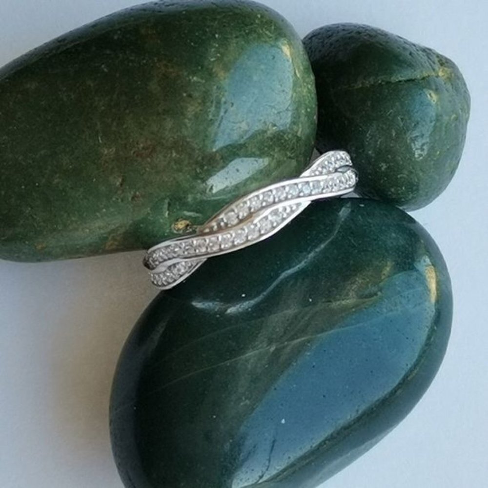 Sterling Silver CZ eternity "Twist of Fate" band ring sz 8 🆕